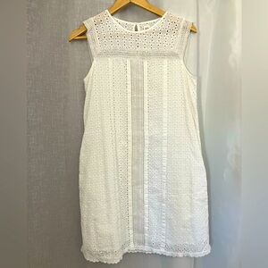 White lace dress from the Gap, barely worn, perfect condition, lightweight.